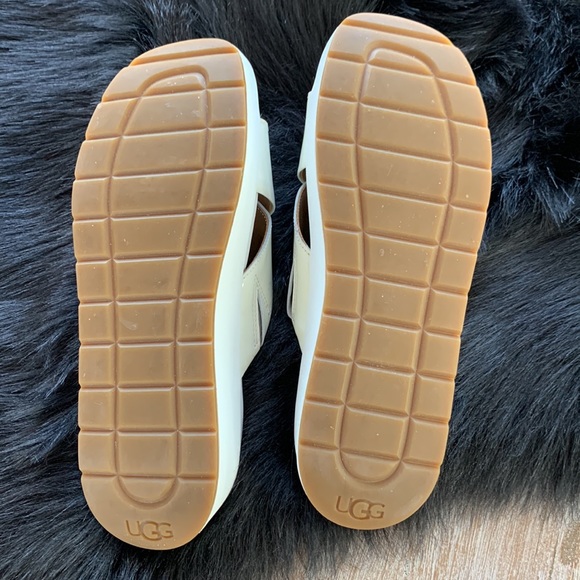 UGG Emily Patent Leather Slide - Picture 4 of 7